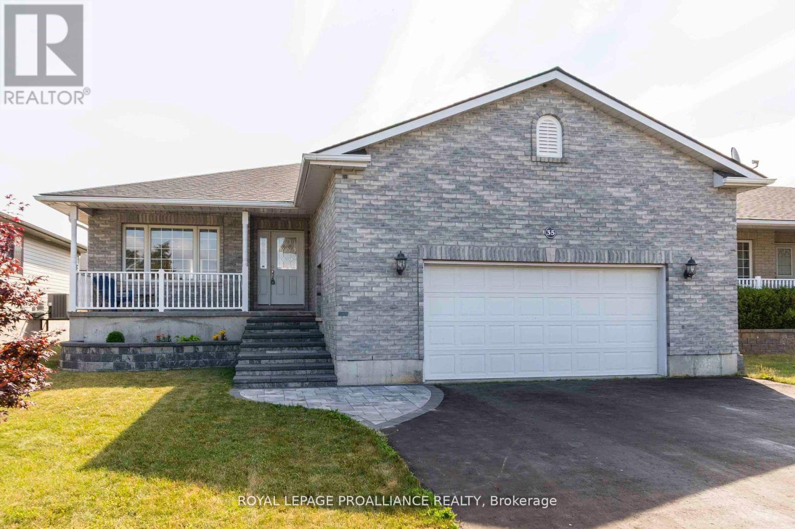 35 FOREST VALLEY DRIVE, Quinte West, Ontario