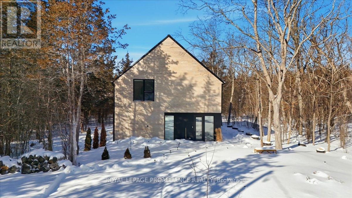 372 PRINYERS COVE CRESCENT, Prince Edward County, Ontario