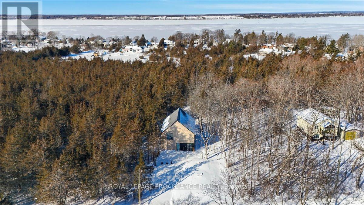 372 Prinyers Cove Crescent, Prince Edward County, Ontario  K0K 2T0 - Photo 40 - X12736504