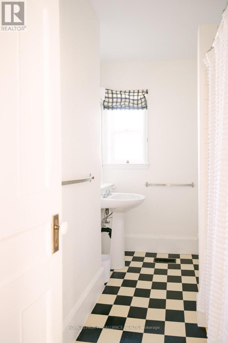 374 Bloomfield Main Street, Prince Edward County, Ontario  K0K 1G0 - Photo 15 - X12736678