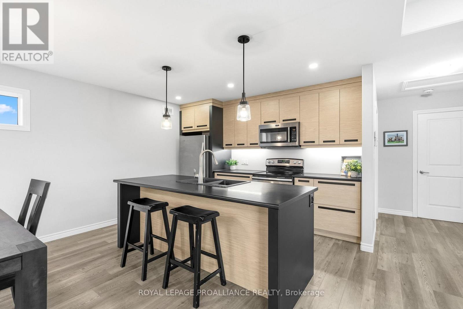 84 South George Street, Belleville, Ontario  K8N 3G9 - Photo 3 - X12737632