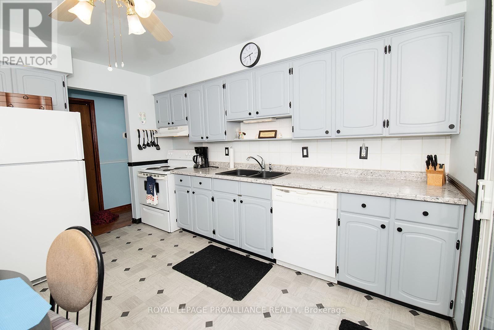 9 Jeanette Place, Belleville, Ontario  K8P 5B1 - Photo 3 - X12738076