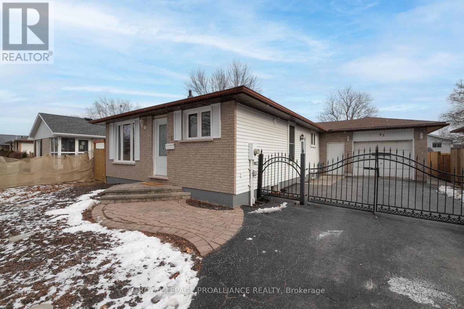 43 Alnet Drive, Belleville, Ontario  K8P 4W3 - Photo 2 - X12748738