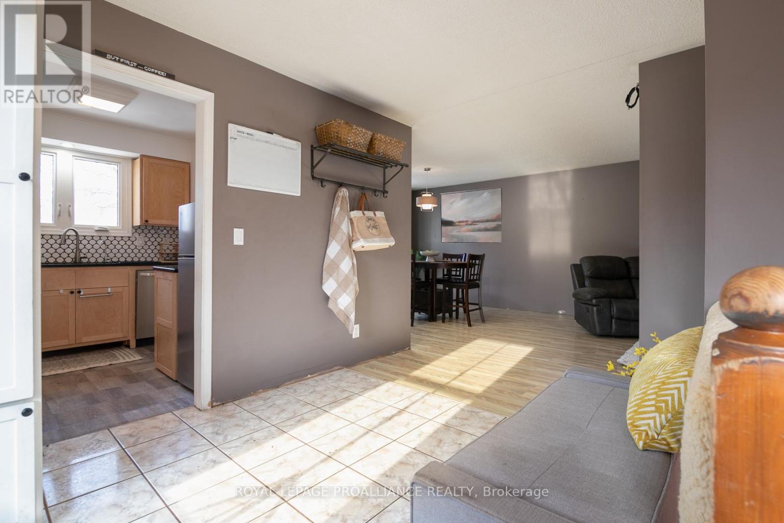 43 Alnet Drive, Belleville, Ontario  K8P 4W3 - Photo 3 - X12748738