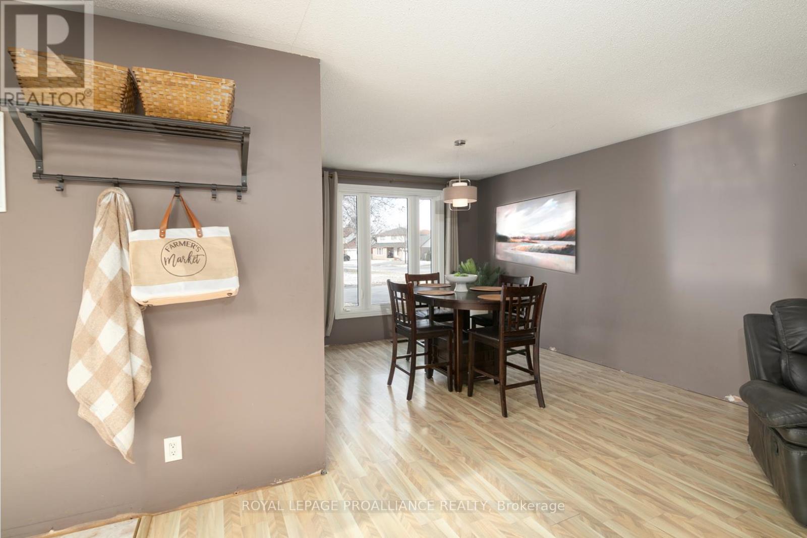 43 Alnet Drive, Belleville, Ontario  K8P 4W3 - Photo 4 - X12748738