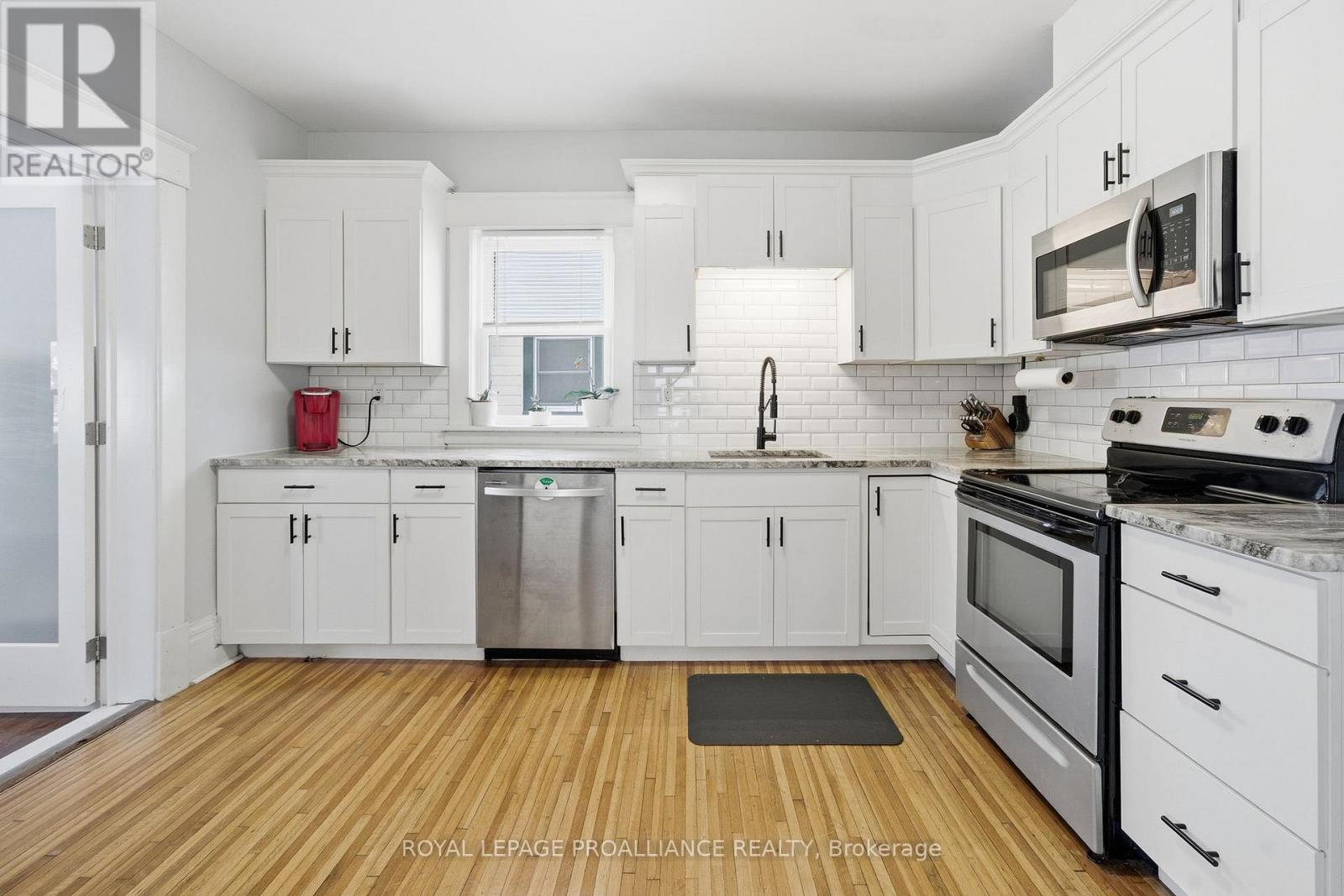 11 Cedar Street, Belleville, Ontario  K8P 3L8 - Photo 11 - X12749352