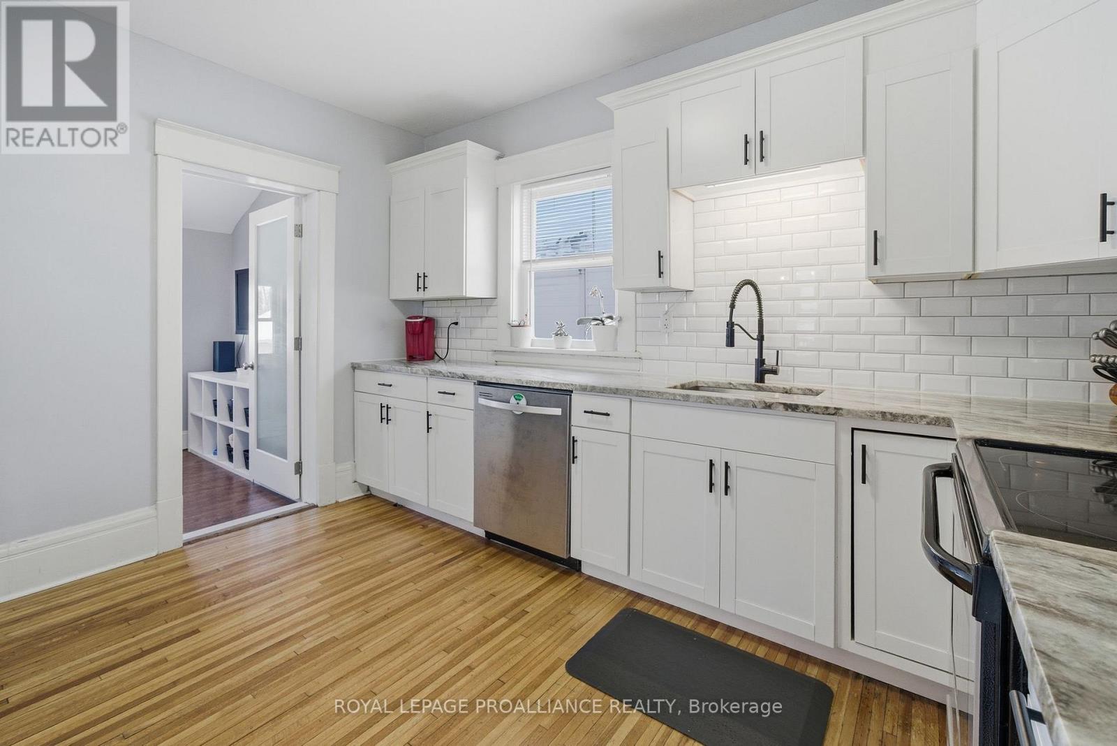 11 Cedar Street, Belleville, Ontario  K8P 3L8 - Photo 13 - X12749352