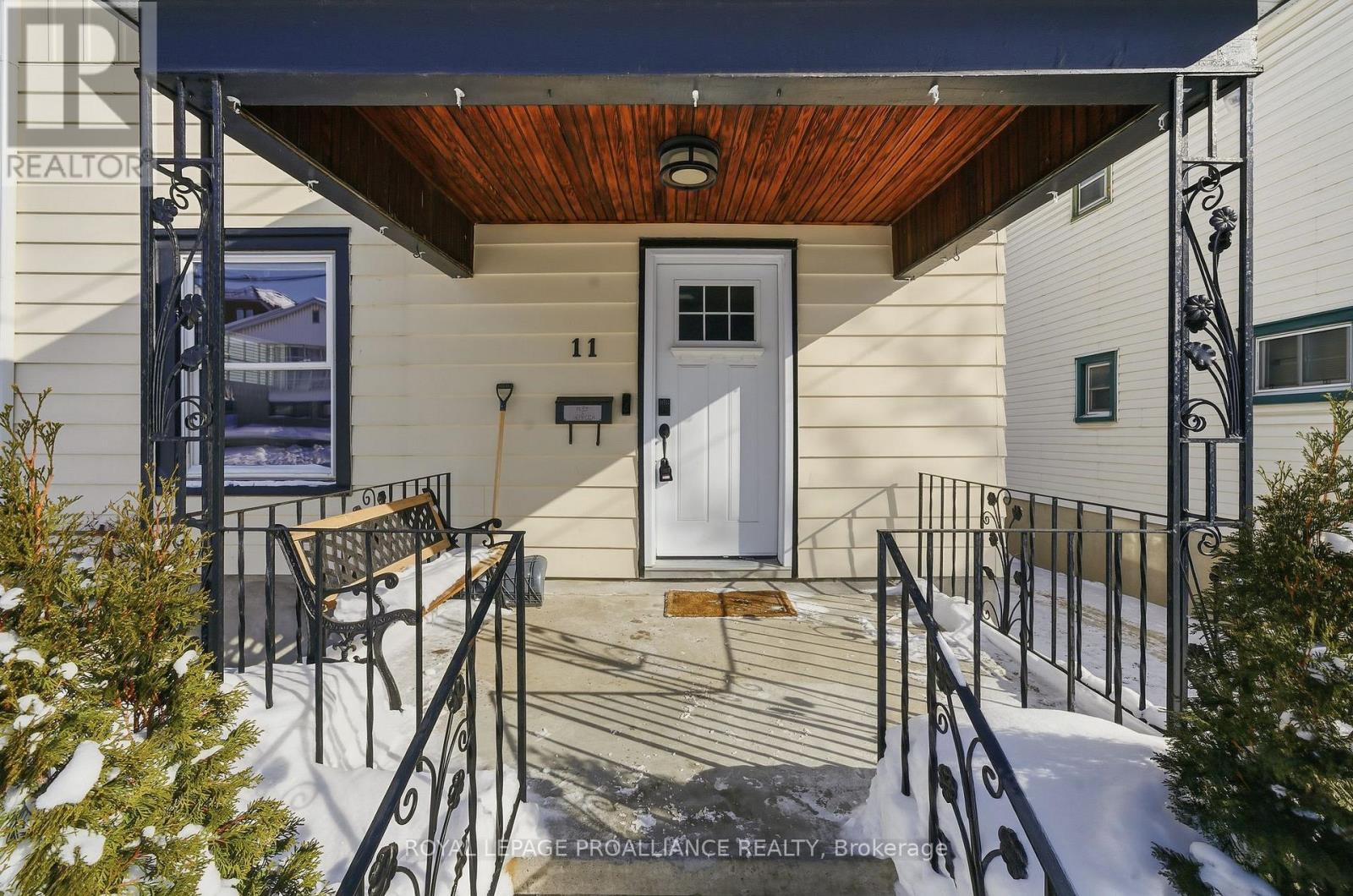 11 Cedar Street, Belleville, Ontario  K8P 3L8 - Photo 2 - X12749352