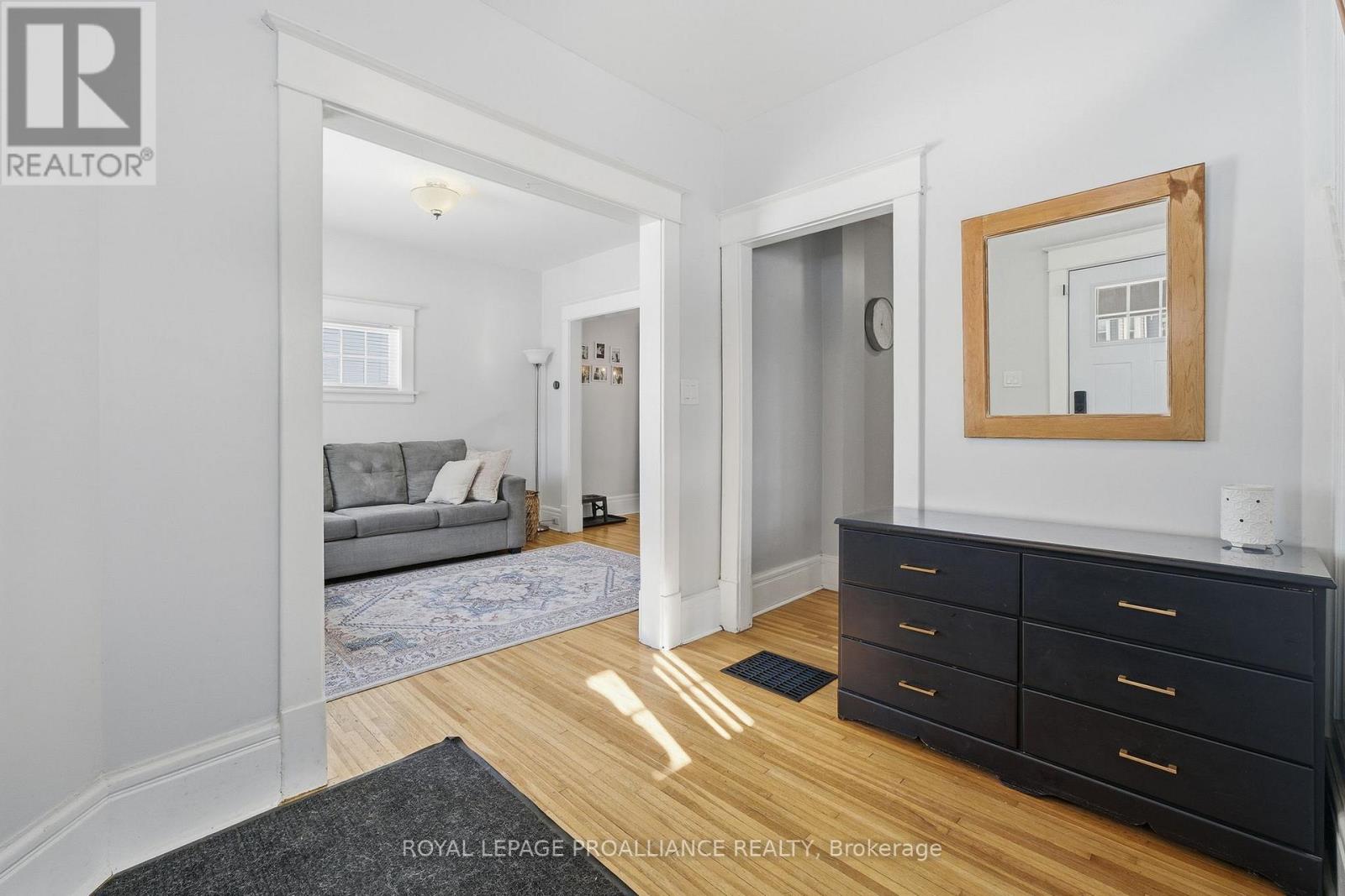 11 Cedar Street, Belleville, Ontario  K8P 3L8 - Photo 5 - X12749352