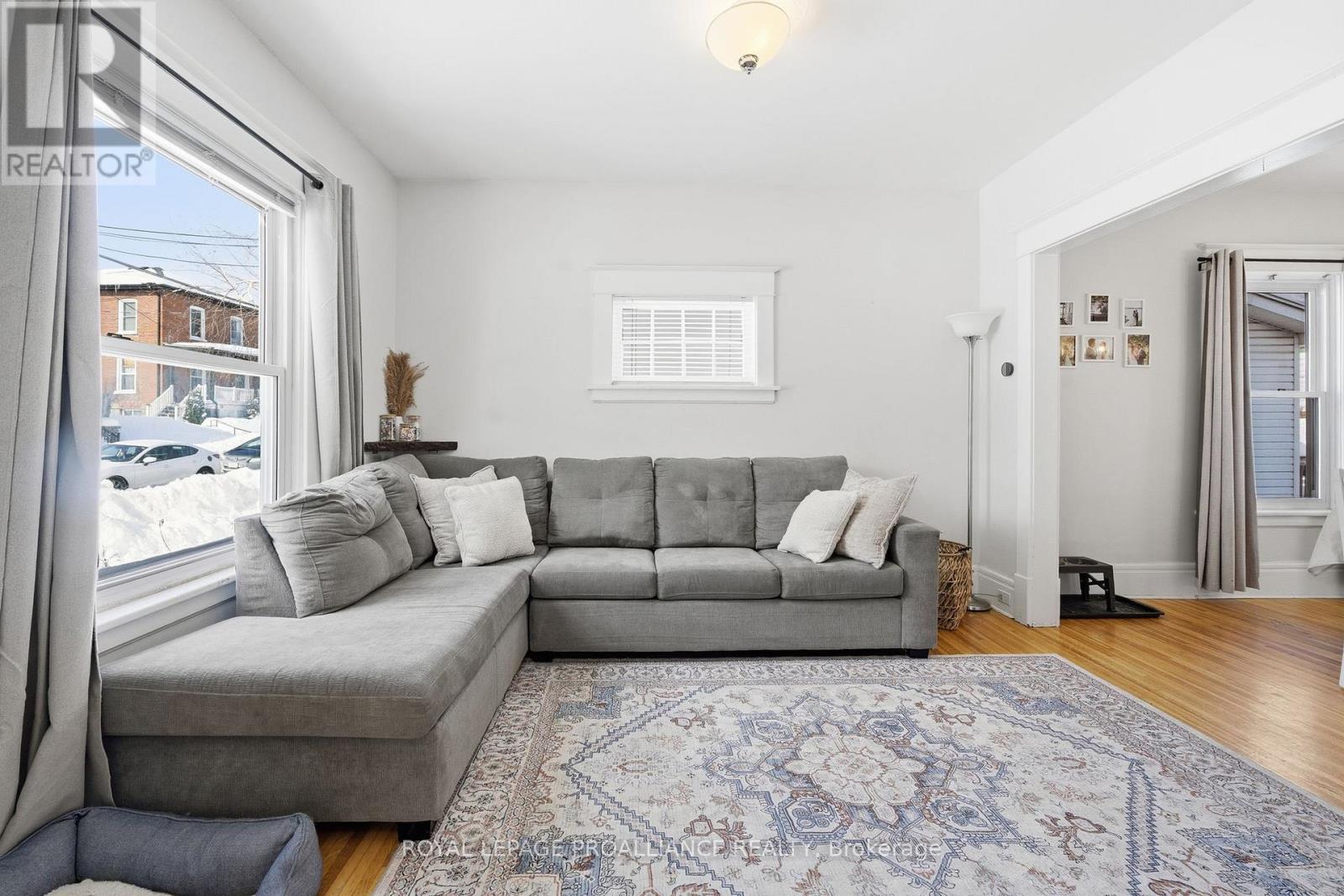 11 Cedar Street, Belleville, Ontario  K8P 3L8 - Photo 7 - X12749352