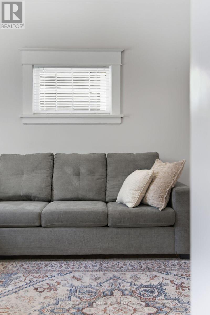 11 Cedar Street, Belleville, Ontario  K8P 3L8 - Photo 8 - X12749352