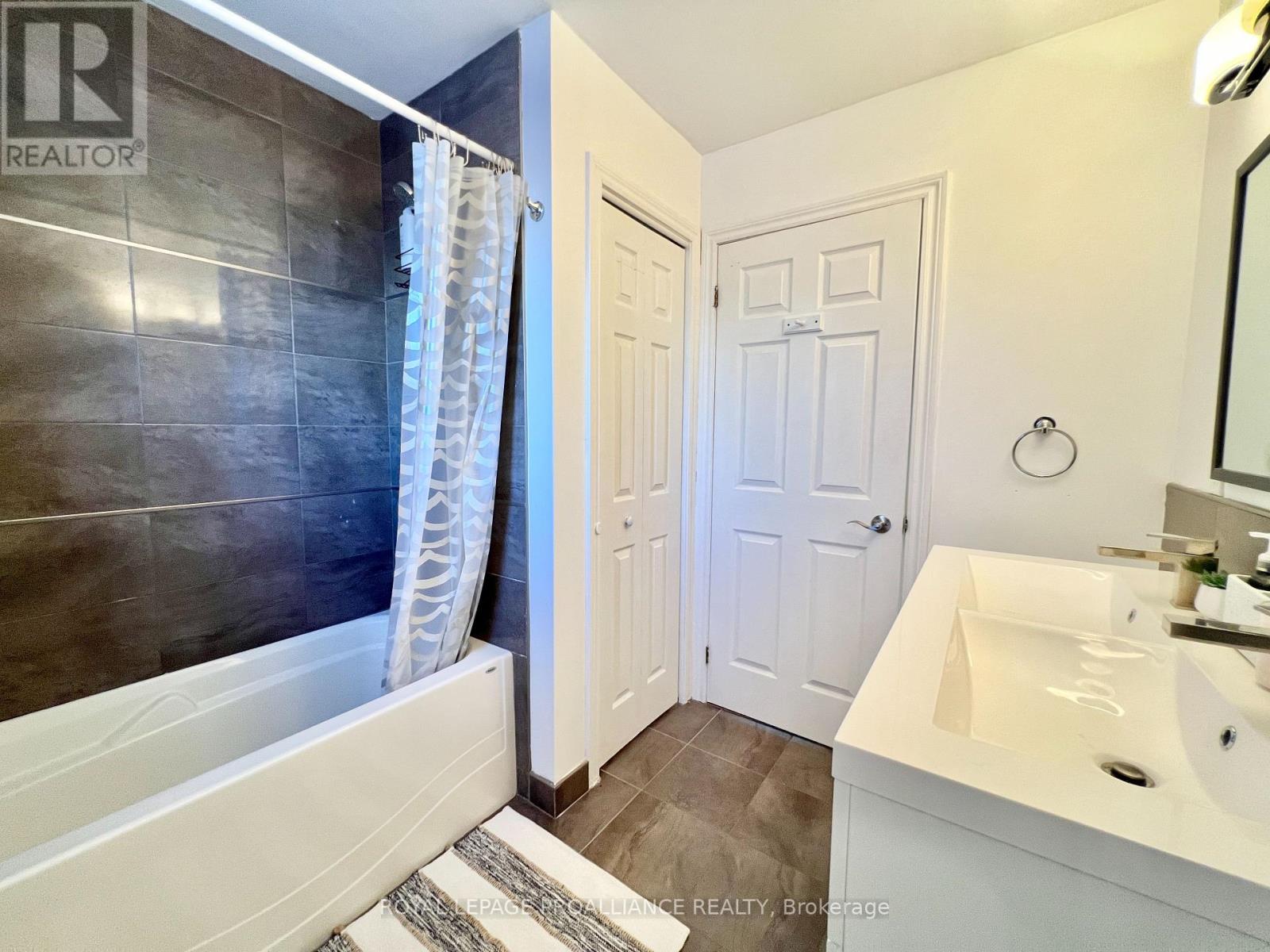 28 Oak Ridge Boulevard, Belleville, Ontario  K8N 5W1 - Photo 38 - X12750782