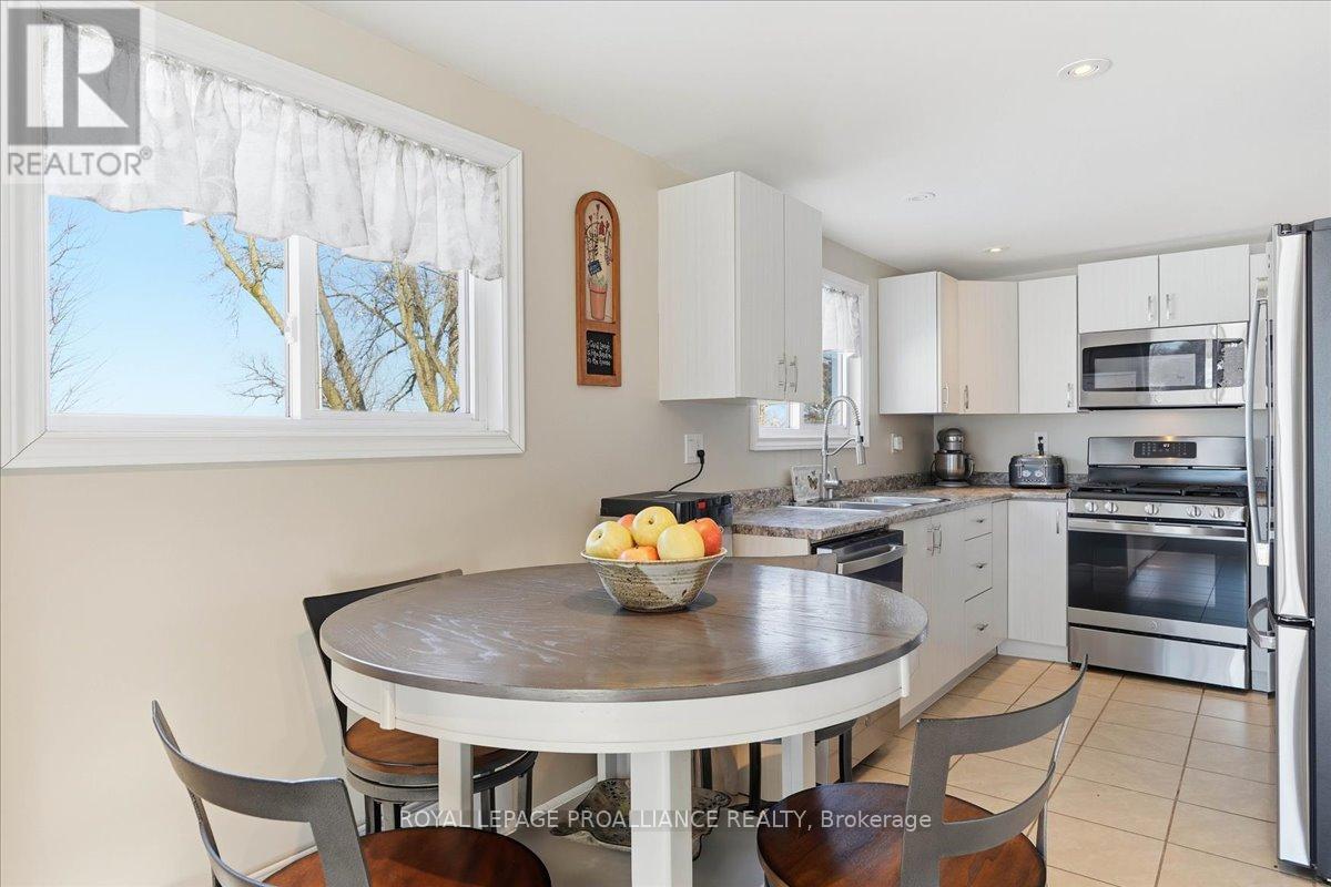 880 North Big Island Road, Prince Edward County, Ontario  K0K 1W0 - Photo 12 - X12754322