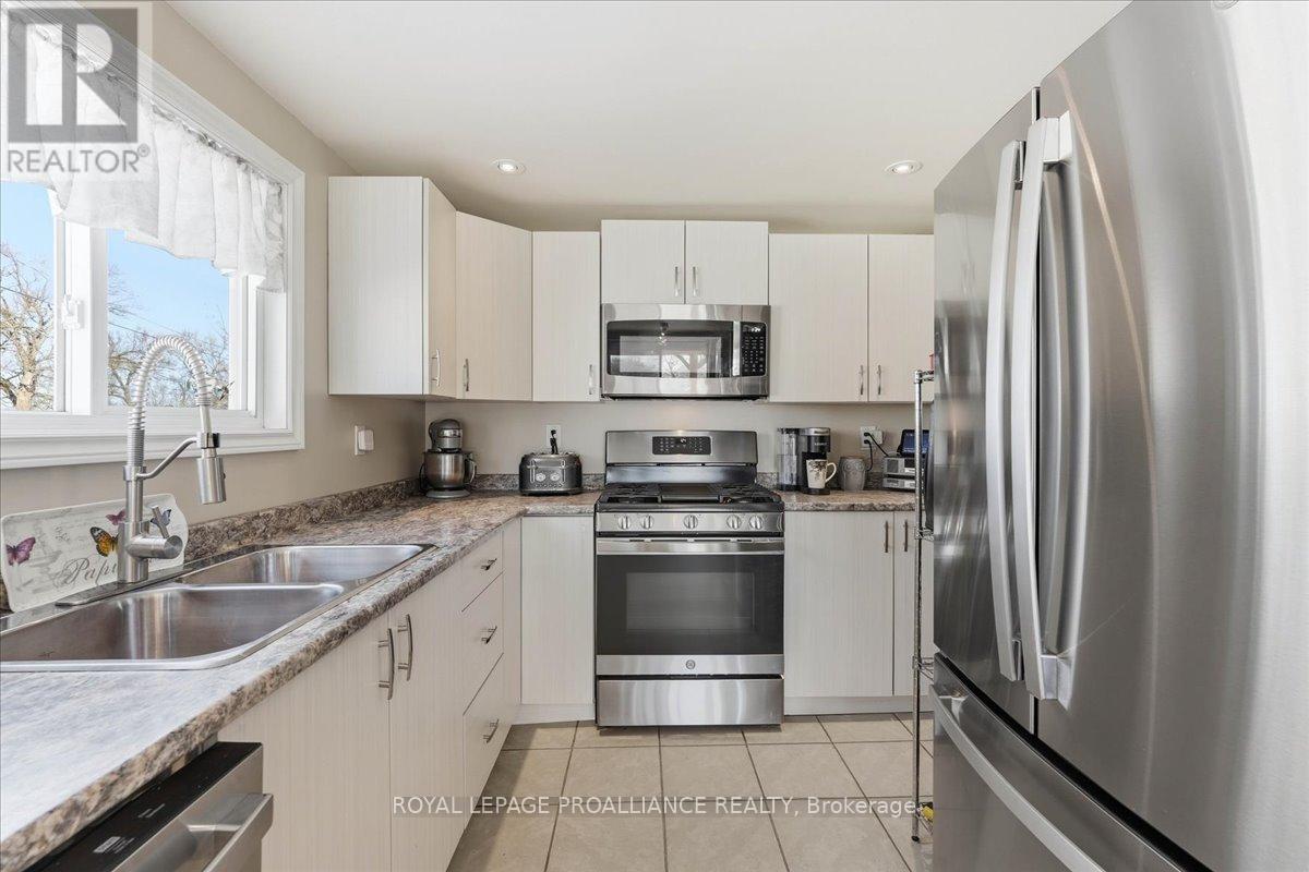 880 North Big Island Road, Prince Edward County, Ontario  K0K 1W0 - Photo 14 - X12754322