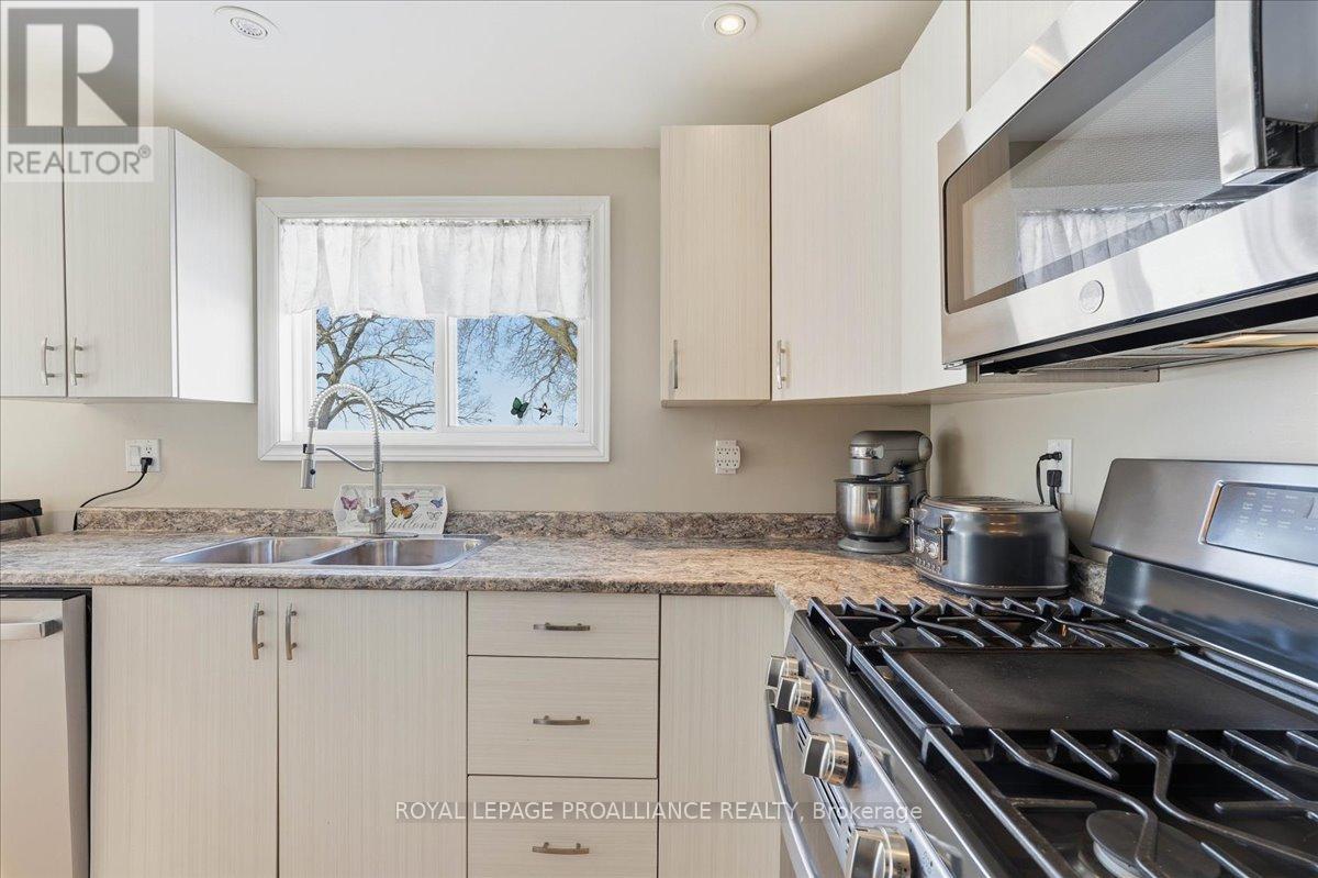 880 North Big Island Road, Prince Edward County, Ontario  K0K 1W0 - Photo 16 - X12754322