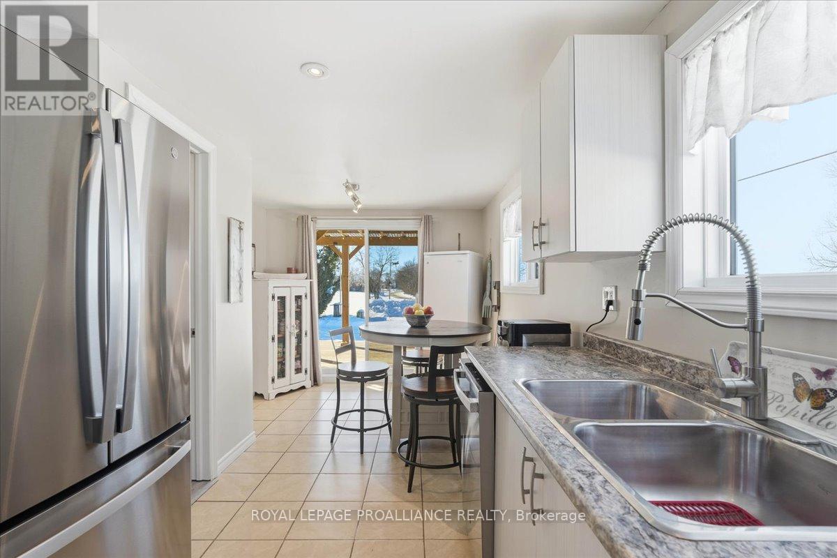 880 North Big Island Road, Prince Edward County, Ontario  K0K 1W0 - Photo 17 - X12754322