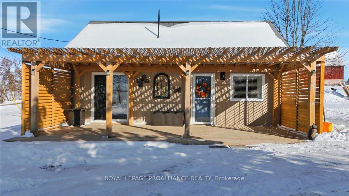 880 North Big Island Road, Prince Edward County, Ontario  K0K 1W0 - Photo 2 - X12754322