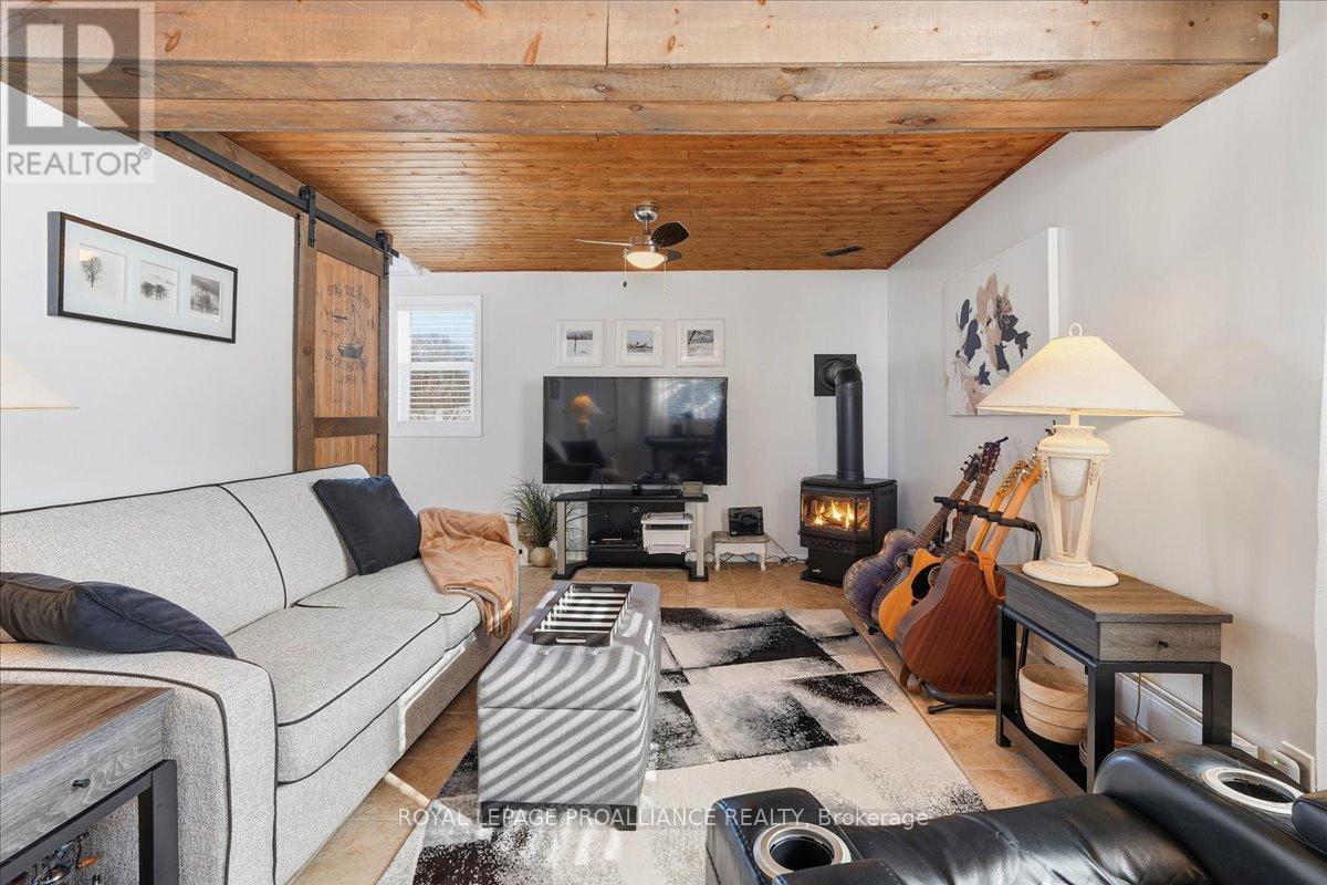 880 North Big Island Road, Prince Edward County, Ontario  K0K 1W0 - Photo 6 - X12754322