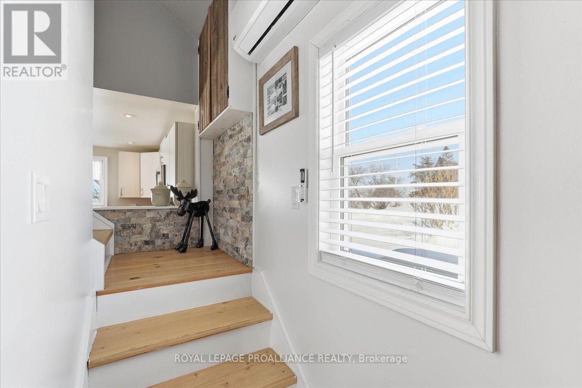 880 North Big Island Road, Prince Edward County, Ontario  K0K 1W0 - Photo 9 - X12754322