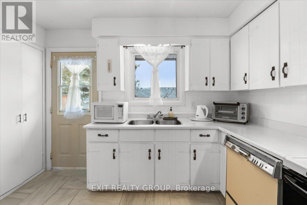 12 Chown Crescent, Belleville, Ontario  K8P 4P9 - Photo 11 - X12758218