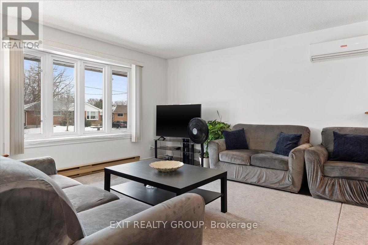 12 Chown Crescent, Belleville, Ontario  K8P 4P9 - Photo 4 - X12758218