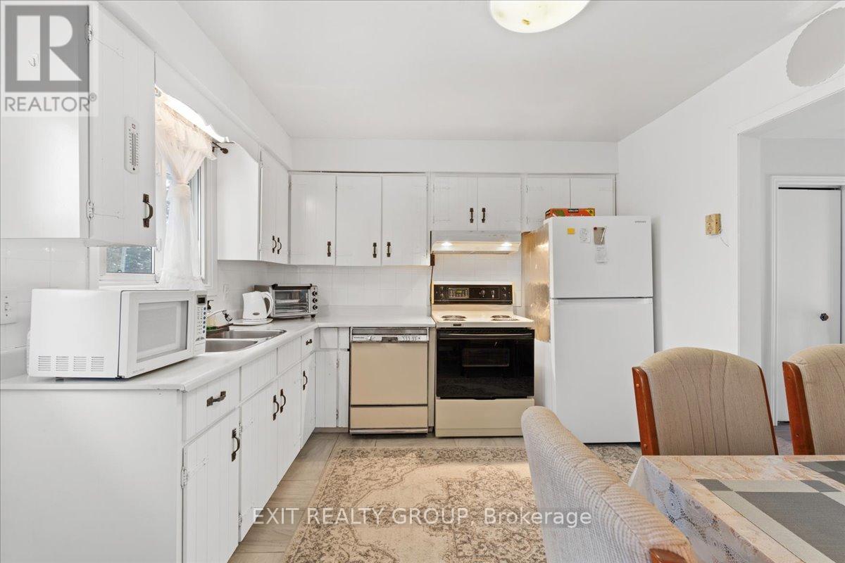 12 Chown Crescent, Belleville, Ontario  K8P 4P9 - Photo 9 - X12758218