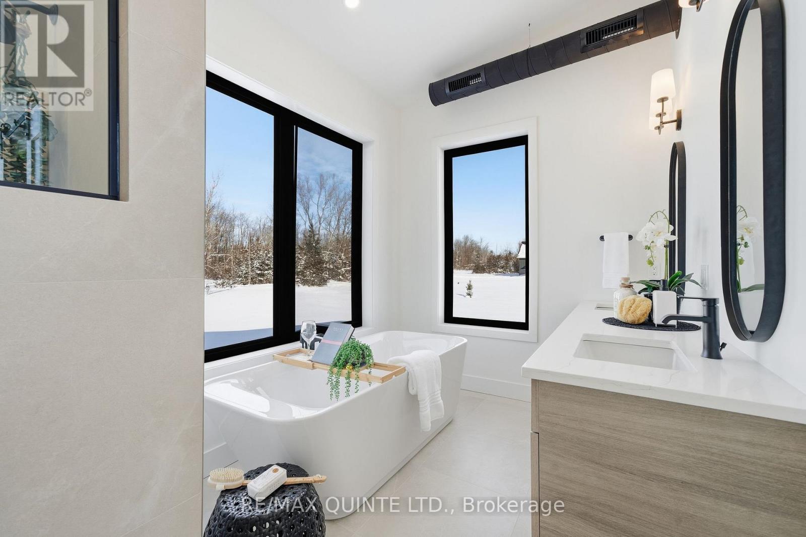 225 Mitchells Crossroad, Prince Edward County, Ontario  K0K 2T0 - Photo 32 - X12762330