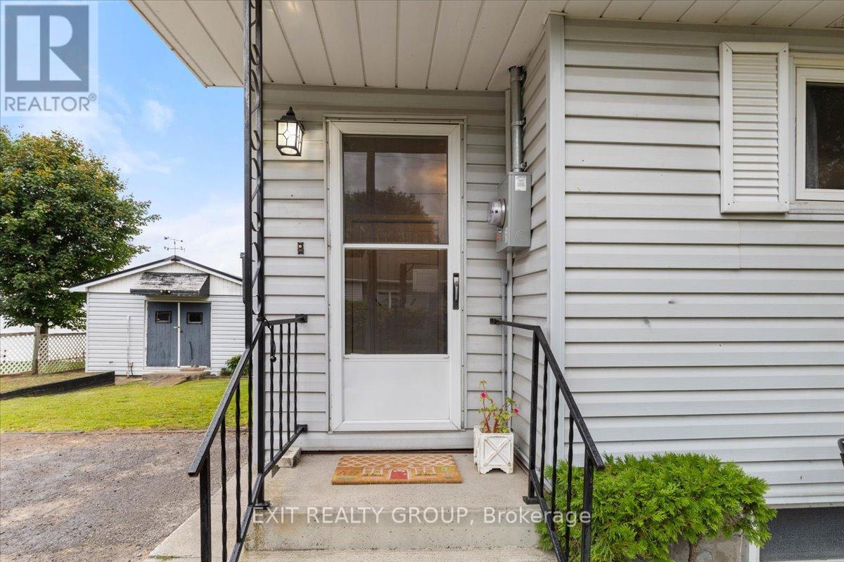 82 Outlet Road, Prince Edward County, Ontario  K0K 1P0 - Photo 3 - X12765436