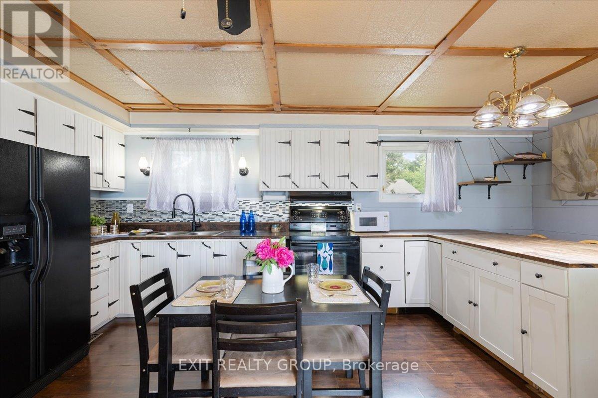 82 Outlet Road, Prince Edward County, Ontario  K0K 1P0 - Photo 8 - X12765436