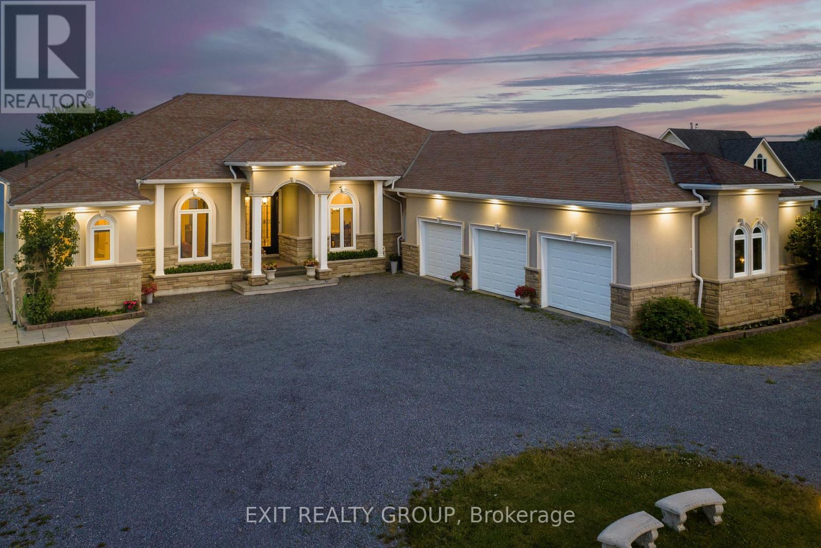 19281 LOYALIST PARKWAY, Prince Edward County, Ontario