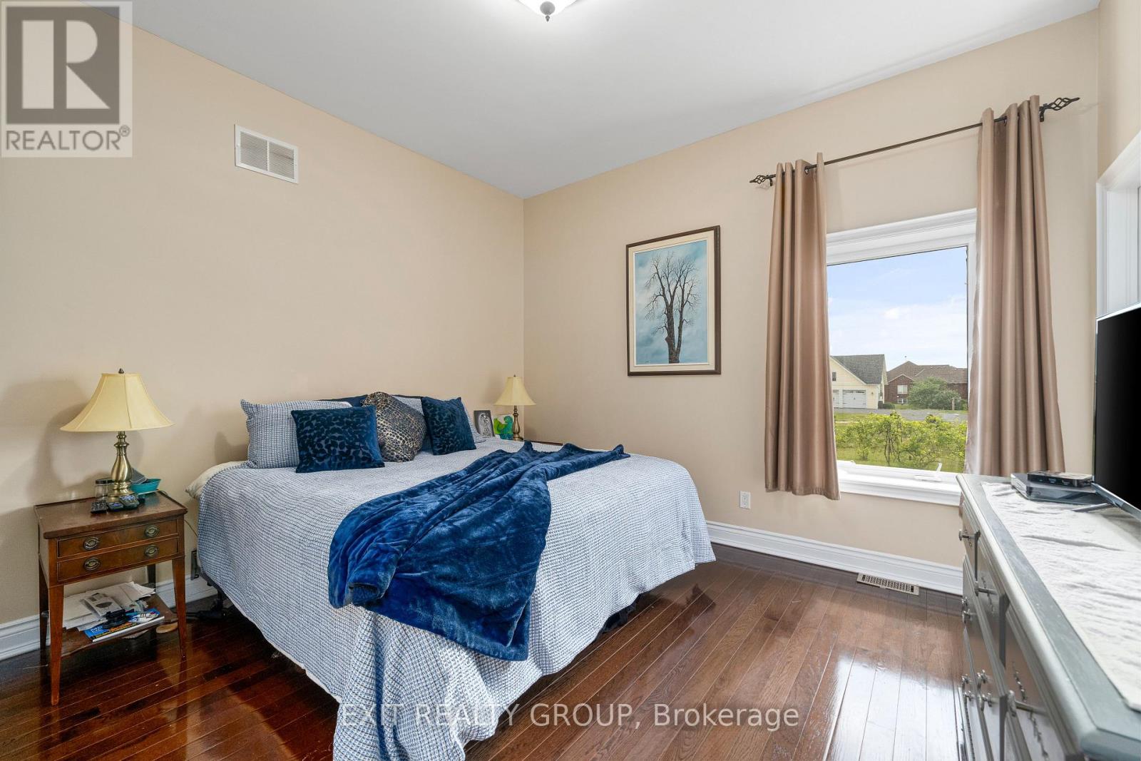 19281 Loyalist Parkway, Prince Edward County, Ontario  K0K 1T0 - Photo 14 - X12767402