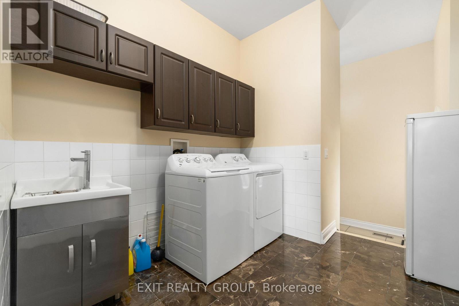 19281 Loyalist Parkway, Prince Edward County, Ontario  K0K 1T0 - Photo 17 - X12767402