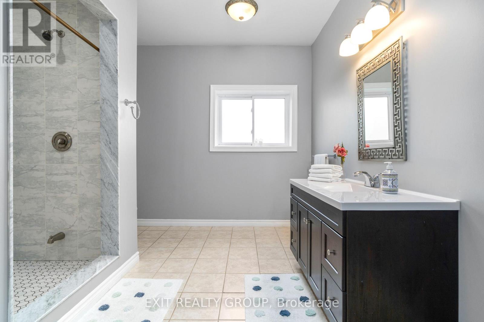 19281 Loyalist Parkway, Prince Edward County, Ontario  K0K 1T0 - Photo 20 - X12767402