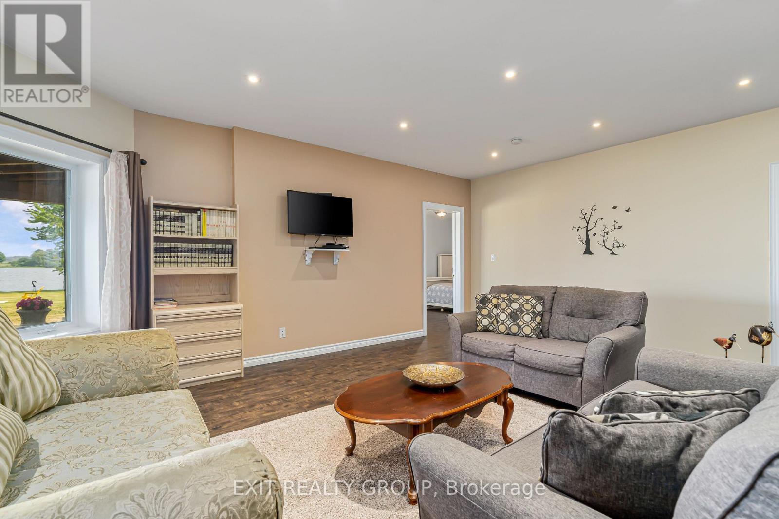 19281 Loyalist Parkway, Prince Edward County, Ontario  K0K 1T0 - Photo 22 - X12767402