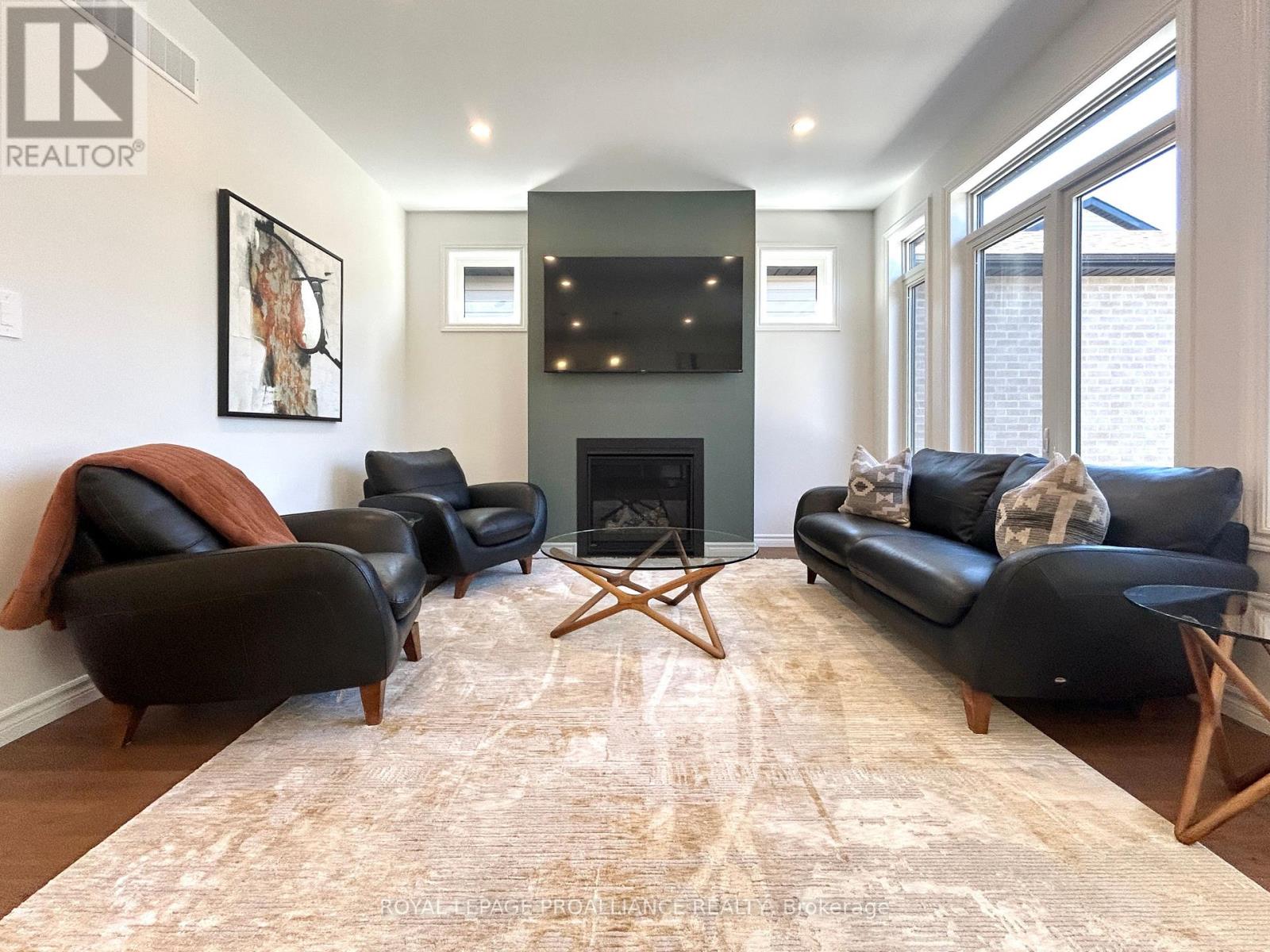 81 Athabaska Drive, Belleville, Ontario  K8N 0T1 - Photo 4 - X12770600