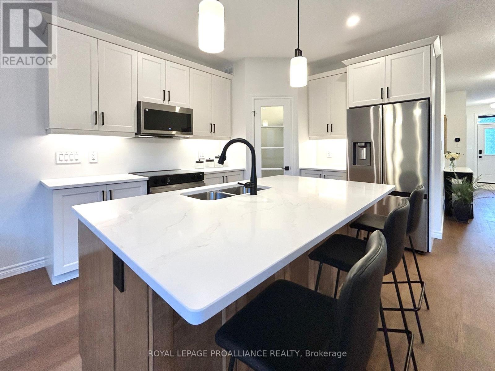 81 Athabaska Drive, Belleville, Ontario  K8N 0T1 - Photo 5 - X12770600