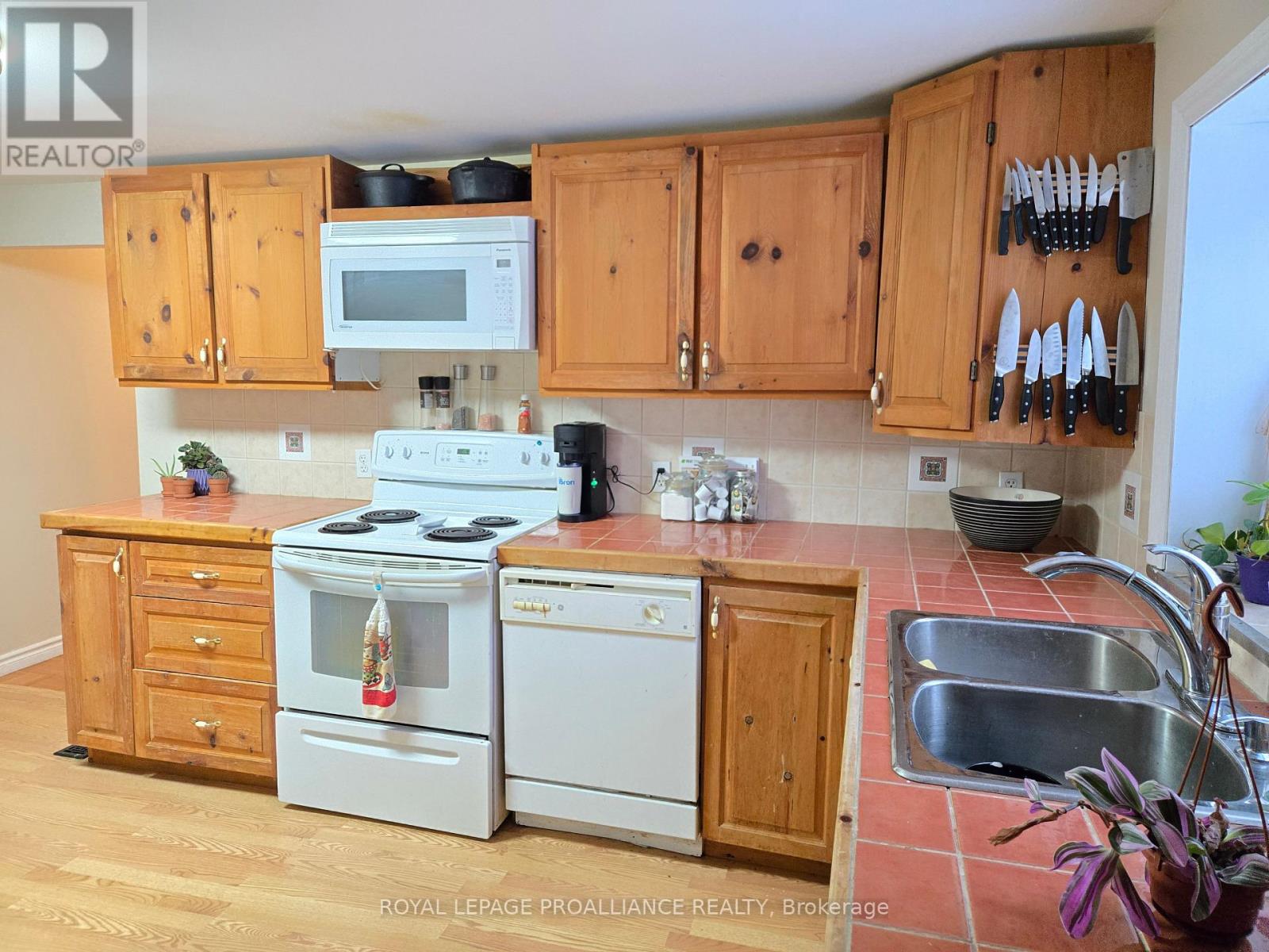 118 Hubbs Road, Prince Edward County, Ontario  K0K 1A0 - Photo 3 - X12774598