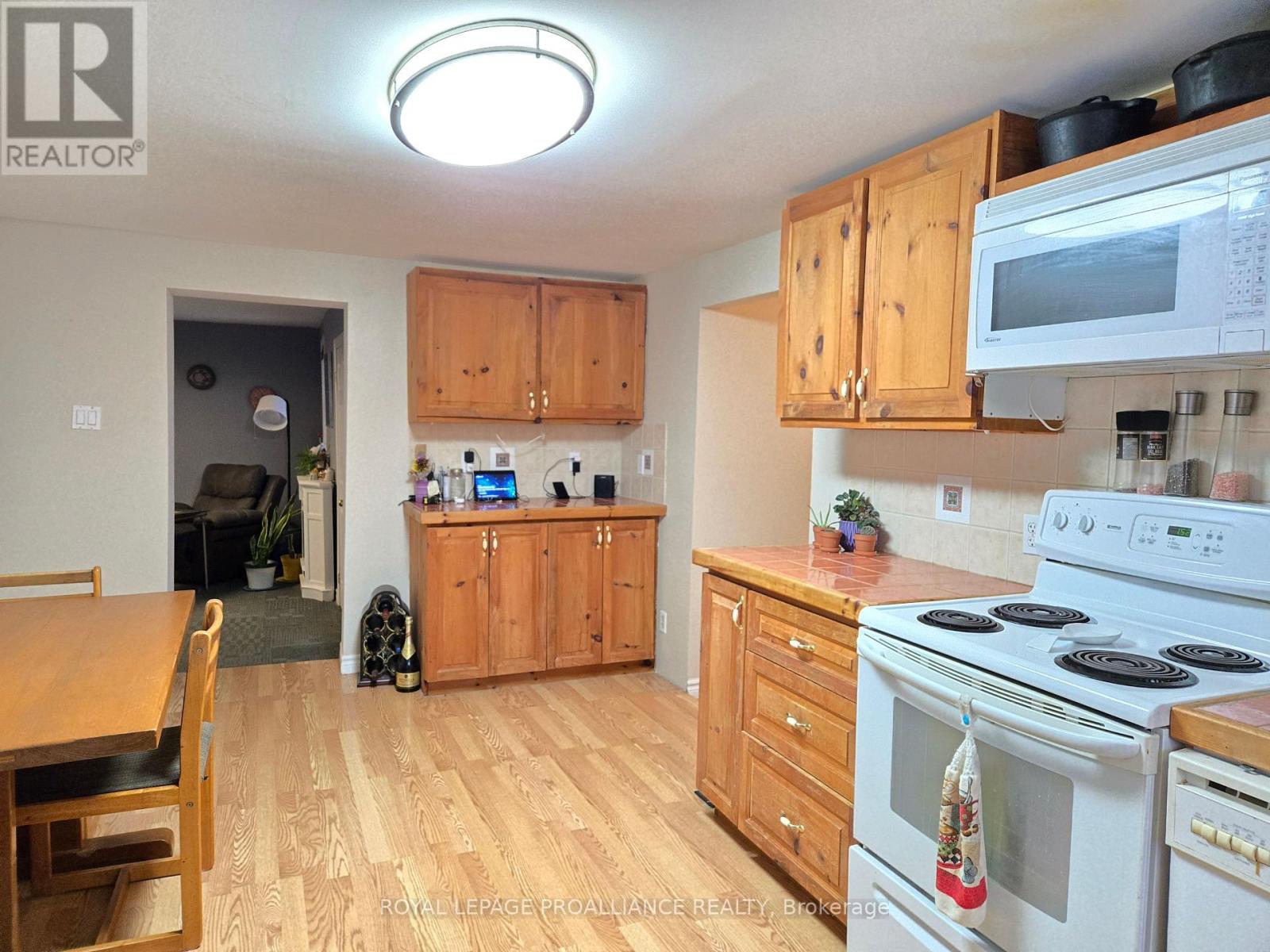 118 Hubbs Road, Prince Edward County, Ontario  K0K 1A0 - Photo 4 - X12774598