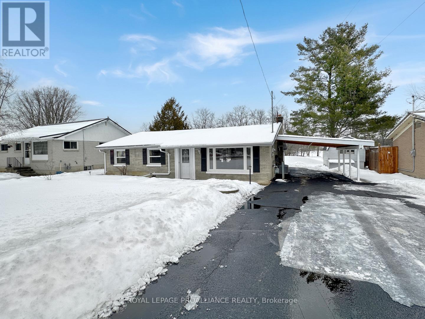 40 Ashley Street, Belleville, Ontario  K0K 2B0 - Photo 2 - X12776448