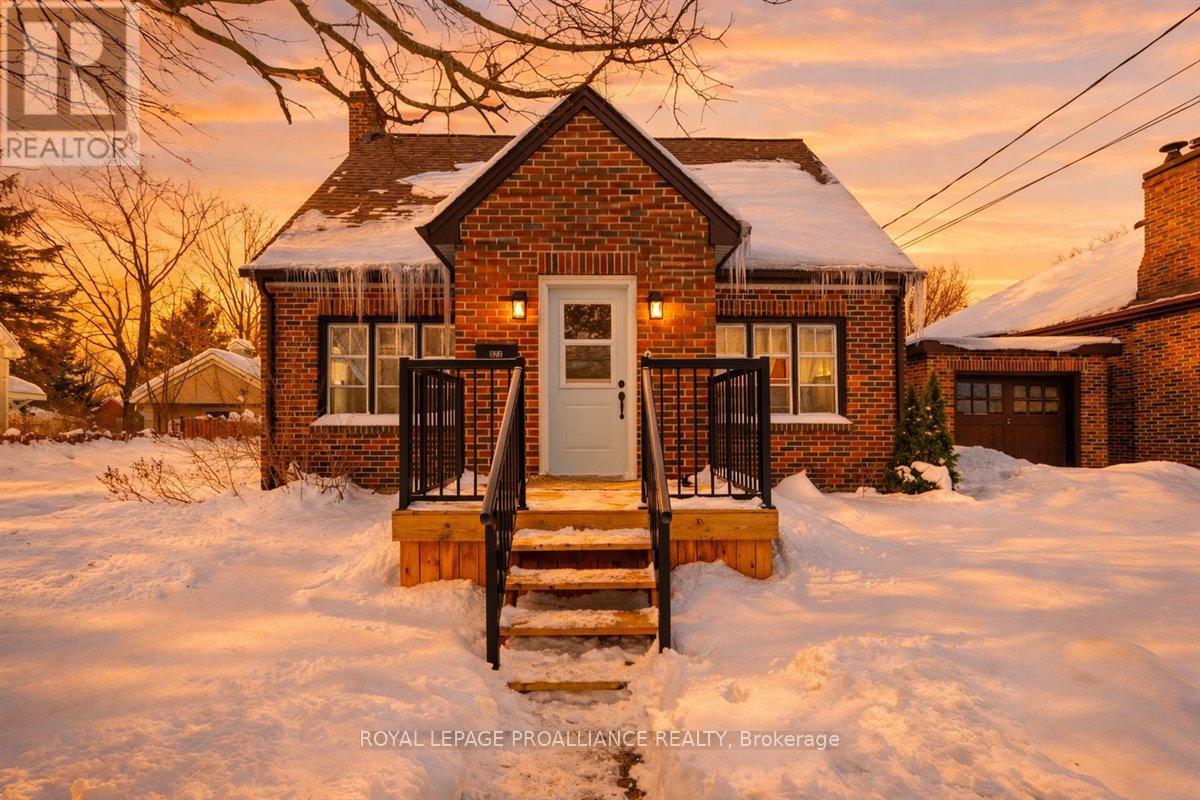 322 Dufferin Avenue, Belleville, Ontario  K8N 3X7 - Photo 2 - X12776794