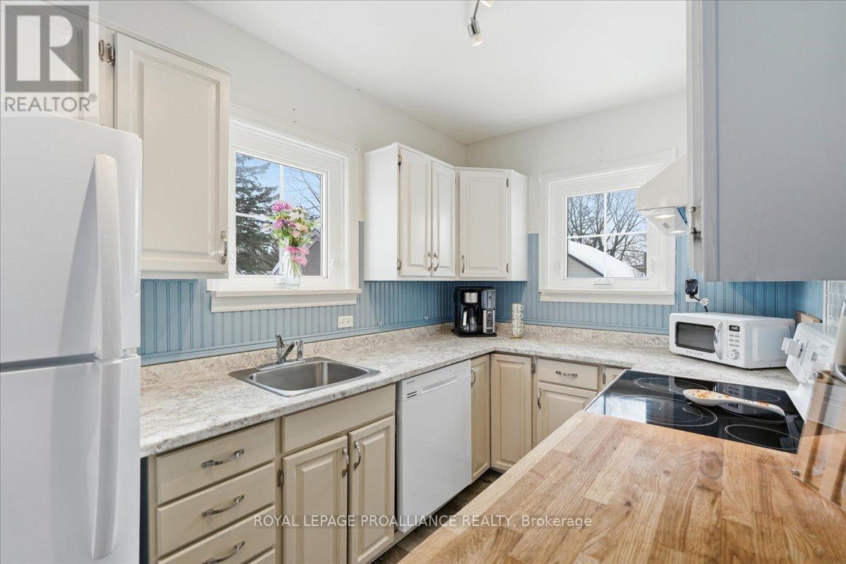 322 Dufferin Avenue, Belleville, Ontario  K8N 3X7 - Photo 9 - X12776794