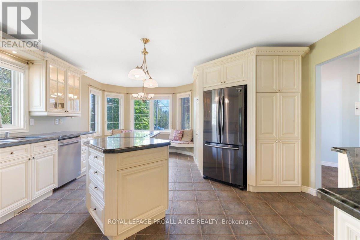 685 County Road 28, Prince Edward County, Ontario  K8N 4Z7 - Photo 12 - X12780236