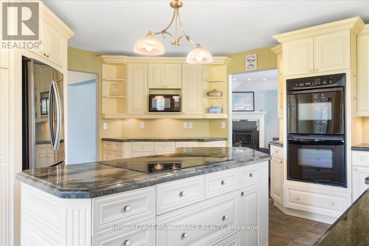 685 County Road 28, Prince Edward County, Ontario  K8N 4Z7 - Photo 15 - X12780236