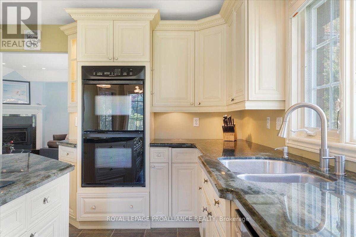 685 County Road 28, Prince Edward County, Ontario  K8N 4Z7 - Photo 16 - X12780236