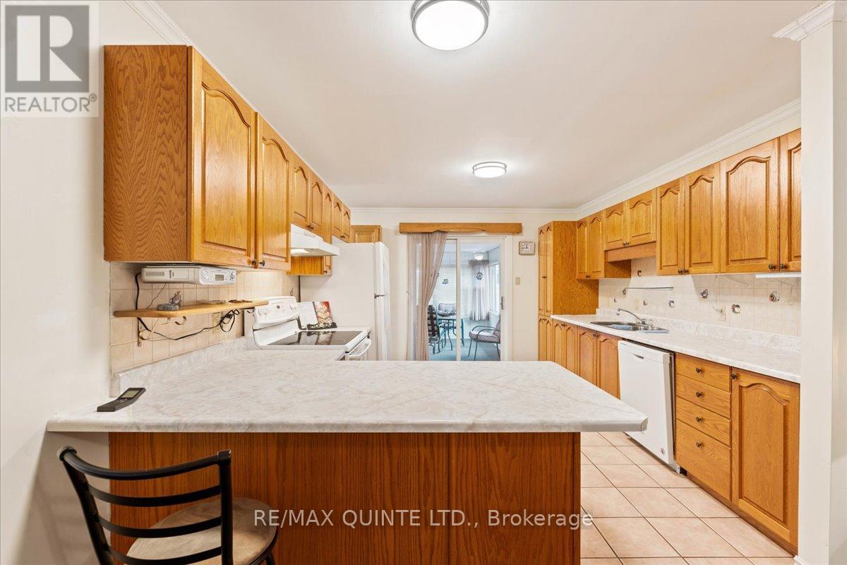 16 Maple Avenue, Prince Edward County, Ontario  K0K 2T0 - Photo 10 - X12782934