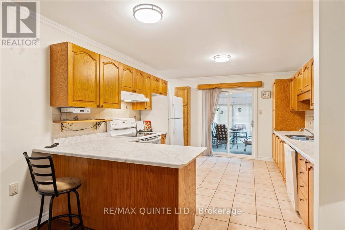 16 Maple Avenue, Prince Edward County, Ontario  K0K 2T0 - Photo 11 - X12782934