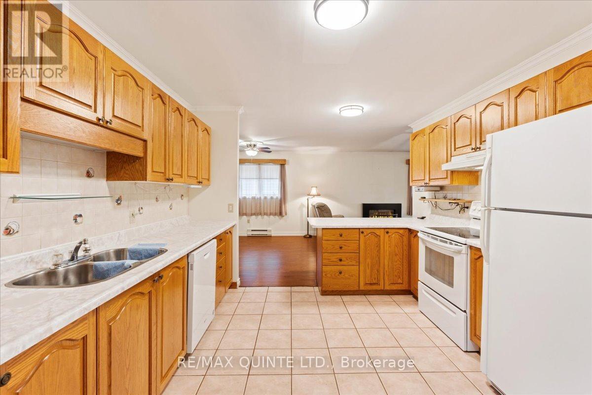 16 Maple Avenue, Prince Edward County, Ontario  K0K 2T0 - Photo 13 - X12782934