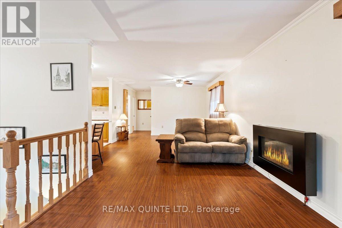 16 Maple Avenue, Prince Edward County, Ontario  K0K 2T0 - Photo 7 - X12782934