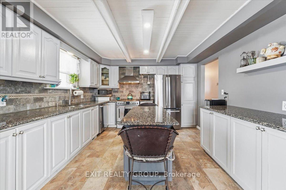 2433 Highway 62, Prince Edward County, Ontario  K0K 1G0 - Photo 11 - X12786254