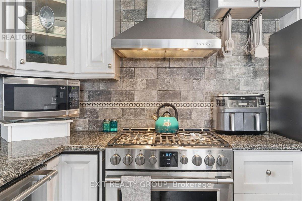 2433 Highway 62, Prince Edward County, Ontario  K0K 1G0 - Photo 12 - X12786254